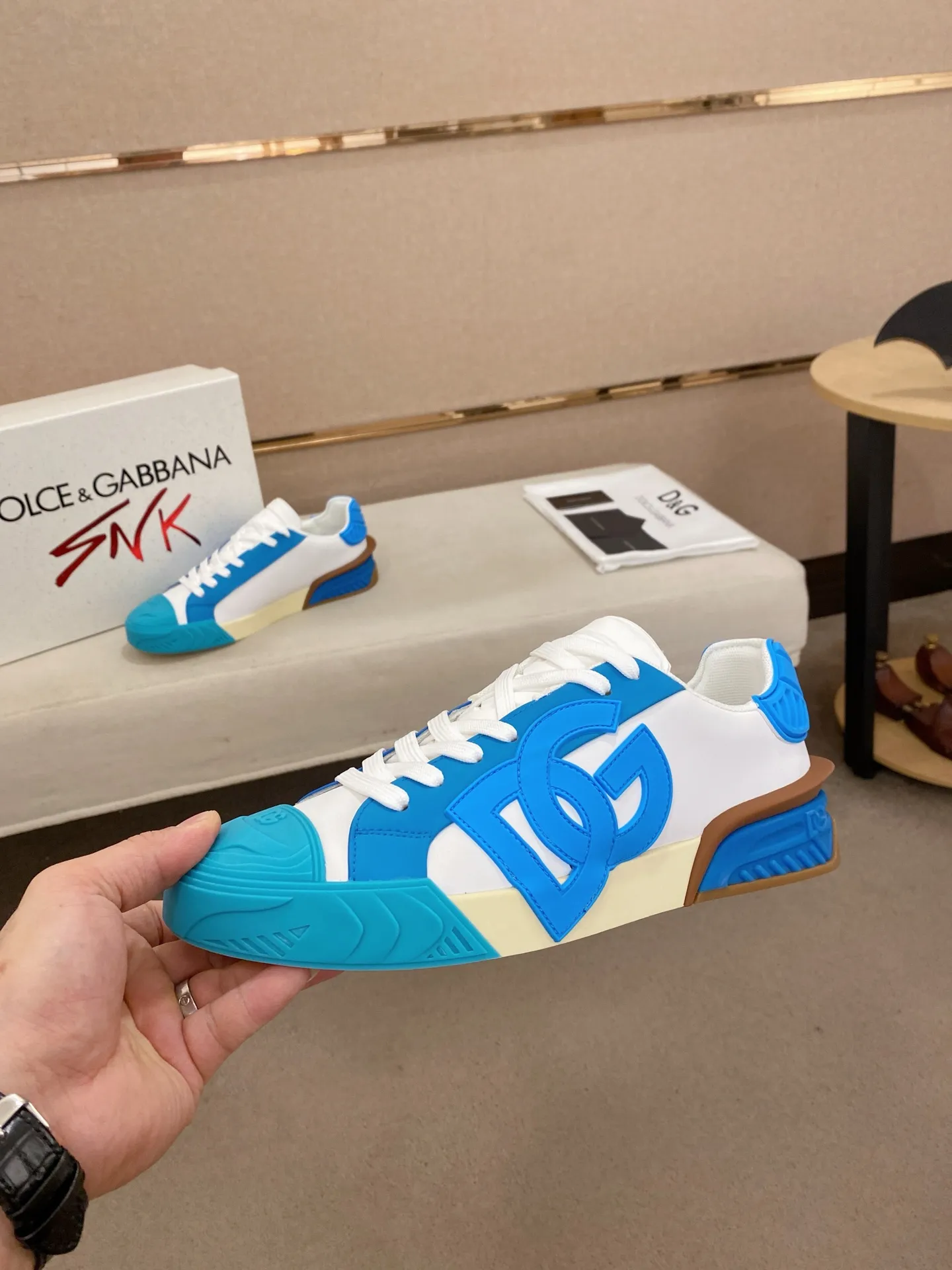 Men's shoes 💰: 660💰 (top quality) The latest sports style DG hot model recommendation, 👉 first launch of men's shoes 😻 I am really crazy about it, top design, impeccable comfort, absolute best-seller, imported cowhide upper, full cowhide lining🐂. Original replica, the latest cool outsole 💥👟Number of codes: 38-44 (45/custom-made, non-refundable)